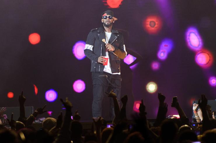 R. Kelly Reportedly Writing Music To Avoid Mental Breakdown