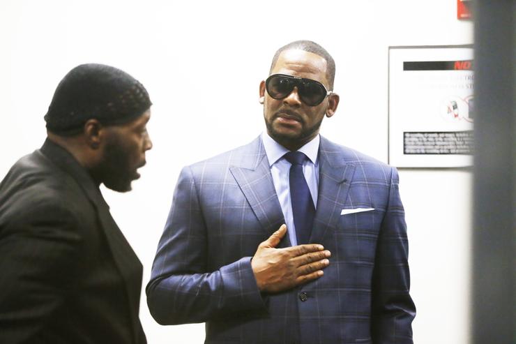 R. KELLY REPORTEDLY GIVES “ZERO F****S” WHAT THE PUBLIC THINKS OF HIM